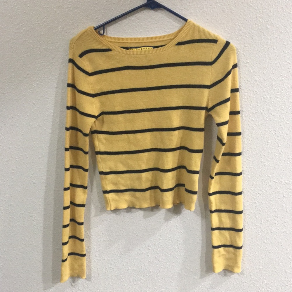 A comfortable long sleeve crop top.